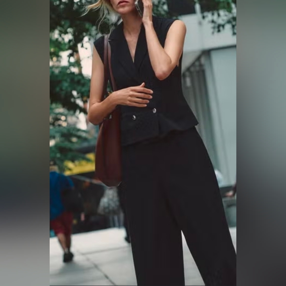 ✨ Zara Black Sleeveless Wide-Leg Jumpsuit (Size M) ✨
